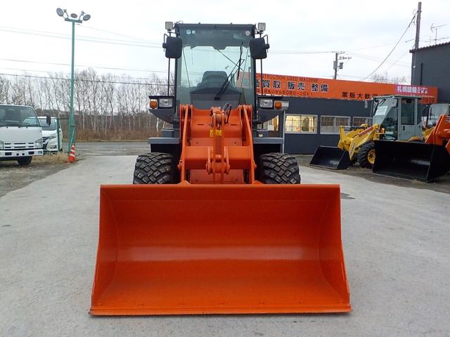 日本 日立　ホイールローダー　ＺＷ８０－５Ｂ　◆平成２７年式◆日立タイヤショベル◆０．９立米◆スノースパイク◆バケット幅１９９ｃｍ◆排気量２９２０ｃｃ◆使用時間４５７０ＨＲ◆（2枚目）