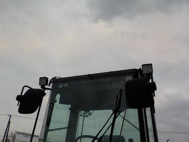 日本 日立　ホイールローダー　ＺＷ８０－５Ｂ　◆平成２７年式◆日立タイヤショベル◆０．９立米◆スノースパイク◆バケット幅１９９ｃｍ◆排気量２９２０ｃｃ◆使用時間４５７０ＨＲ◆（10枚目）