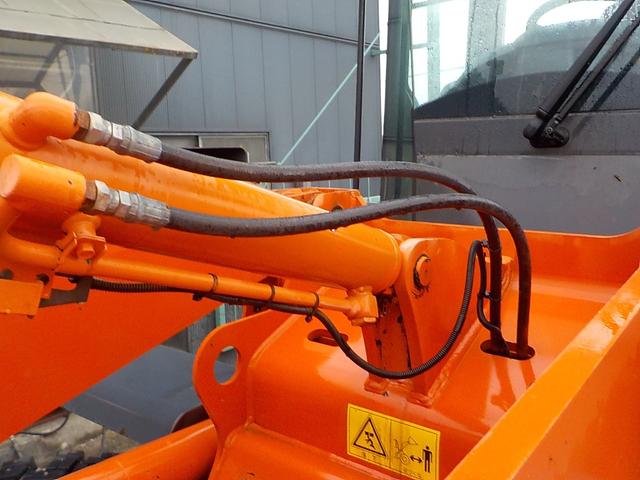 日本 日立　ホイールローダー　ＺＷ８０－５Ｂ　◆平成２７年式◆日立タイヤショベル◆０．９立米◆スノースパイク◆バケット幅１９９ｃｍ◆排気量２９２０ｃｃ◆使用時間４５７０ＨＲ◆（16枚目）