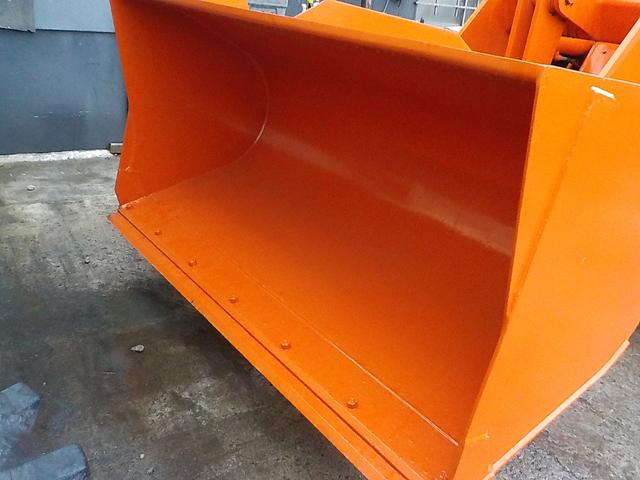 日本 日立　ホイールローダー　ＺＷ８０－５Ｂ　◆平成２７年式◆日立タイヤショベル◆０．９立米◆スノースパイク◆バケット幅１９９ｃｍ◆排気量２９２０ｃｃ◆使用時間４５７０ＨＲ◆（26枚目）