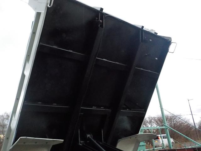 ヒノレンジャー 4tダンプ Lゲート 電動コボレーン ◆4tダンプ◆6MT◆フル装備◆Lゲート◆電動コボレーン◆エアバッグ◆平成25年式◆走行106000Km◆ディーゼル◆排気量5120cc◆積載3650kg◆3人乗り◆(28枚目)