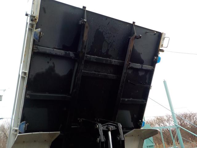 フォワード 4tダンプ ◆4tダンプ◆6MT◆フル装備◆エアバッグ◆平成29年式◆走行32000Km◆ディーゼル◆排気量5190cc◆積載3800kg◆3人乗り◆(31枚目)