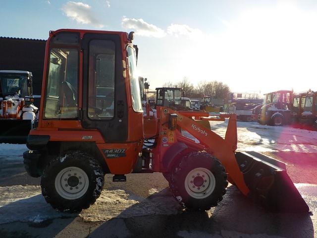 日本 クボタ　ホイールローダー　Ｒ４３０Ｚ　◆平成２５年式◆０．４立米◆クボタタイヤショベル◆バケット幅１５８ｃｍ◆排気量１６５０ｃｃ◆使用時間９６０ＨＲ◆普通免許で運転可◆（6枚目）