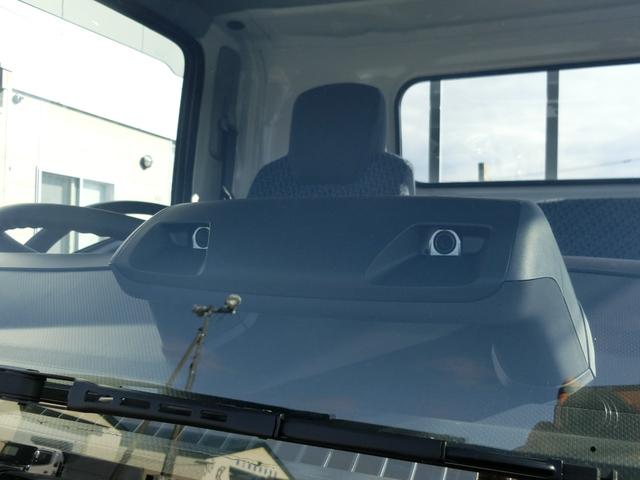 エルフトラック ロングフルフラットロー ワイド 4WD 届出済未使用車 荷台内寸 長さ436cm 幅207cm 高さ38cm バックカメラ 木製デッキ LEDヘッドフォグ アルミアオリ 衝突軽減ブレーキ 電格ミラー リヤゲートチェーン(11枚目)