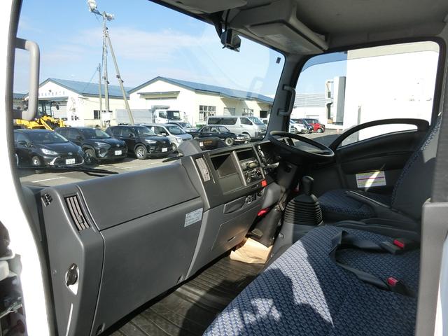 エルフトラック ロングフルフラットロー ワイド 4WD 届出済未使用車 荷台内寸 長さ436cm 幅207cm 高さ38cm バックカメラ 木製デッキ LEDヘッドフォグ アルミアオリ 衝突軽減ブレーキ 電格ミラー リヤゲートチェーン(19枚目)