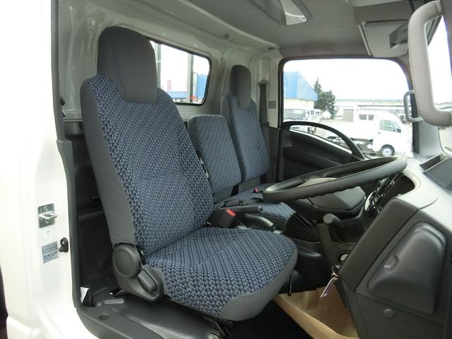 エルフトラック ロングフルフラットロー ワイド 4WD 届出済未使用車 荷台内寸 長さ436cm 幅207cm 高さ38cm バックカメラ 木製デッキ LEDヘッドフォグ アルミアオリ 衝突軽減ブレーキ 電格ミラー リヤゲートチェーン(20枚目)