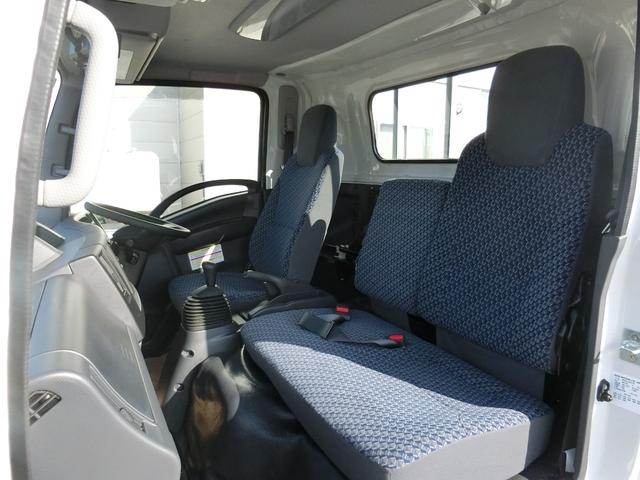 エルフトラック ロングフルフラットロー ワイド 4WD 届出済未使用車 荷台内寸 長さ436cm 幅207cm 高さ38cm バックカメラ 木製デッキ LEDヘッドフォグ アルミアオリ 衝突軽減ブレーキ 電格ミラー リヤゲートチェーン(29枚目)