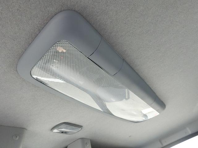 エルフトラック ロングフルフラットロー ワイド 4WD 届出済未使用車 荷台内寸 長さ436cm 幅207cm 高さ38cm バックカメラ 木製デッキ LEDヘッドフォグ アルミアオリ 衝突軽減ブレーキ 電格ミラー リヤゲートチェーン(31枚目)