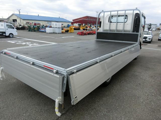 エルフトラック ロングフルフラットロー ワイド 4WD 届出済未使用車 荷台内寸 長さ436cm 幅207cm 高さ38cm バックカメラ 木製デッキ LEDヘッドフォグ アルミアオリ 衝突軽減ブレーキ 電格ミラー リヤゲートチェーン(36枚目)