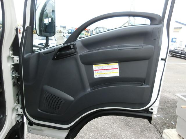 エルフトラック ロングフルフラットロー ワイド 4WD 届出済未使用車 荷台内寸 長さ436cm 幅207cm 高さ38cm バックカメラ 木製デッキ LEDヘッドフォグ アルミアオリ 衝突軽減ブレーキ 電格ミラー リヤゲートチェーン(38枚目)