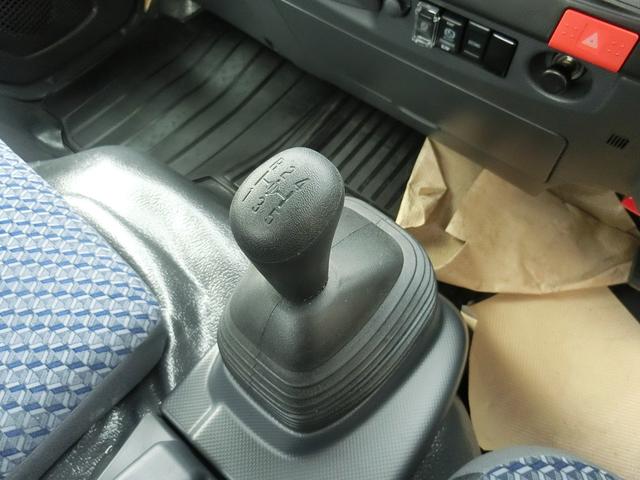 エルフトラック ロングフルフラットロー ワイド 4WD 届出済未使用車 荷台内寸 長さ436cm 幅207cm 高さ38cm バックカメラ 木製デッキ LEDヘッドフォグ アルミアオリ 衝突軽減ブレーキ 電格ミラー リヤゲートチェーン(48枚目)