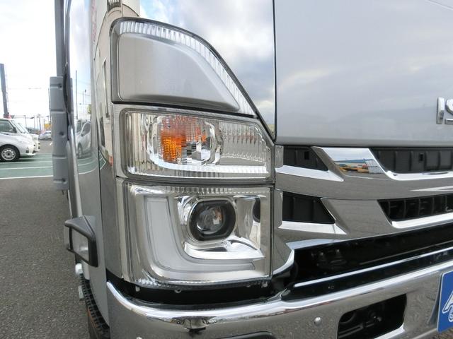 エルフトラック ロングフラットロー ワイド 4WD 届出済未使用車 荷台内寸 長さ436cm 幅207cm 高さ38cm 木製デッキ LEDヘッドフォグ アルミアオリ 衝突軽減ブレーキ 各部メッキ 三方開 電格ミラー リヤゲートチェーン(28枚目)