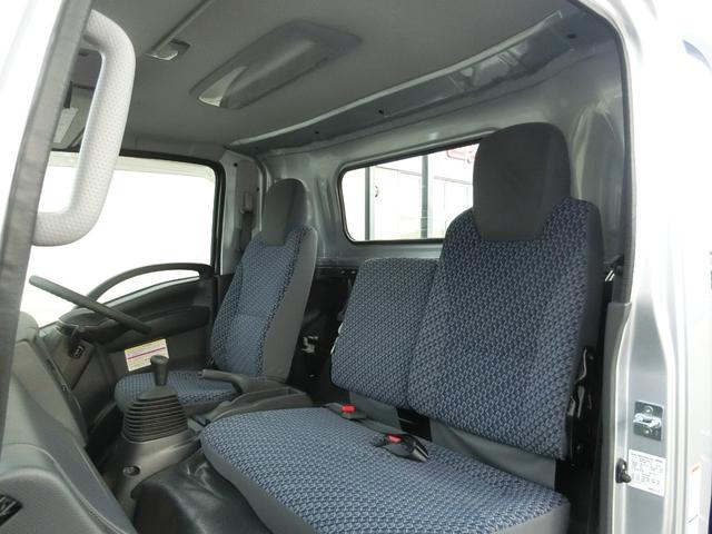 エルフトラック ロングフラットロー ワイド 4WD 届出済未使用車 荷台内寸 長さ436cm 幅207cm 高さ38cm 木製デッキ LEDヘッドフォグ アルミアオリ 衝突軽減ブレーキ 各部メッキ 三方開 電格ミラー リヤゲートチェーン(37枚目)