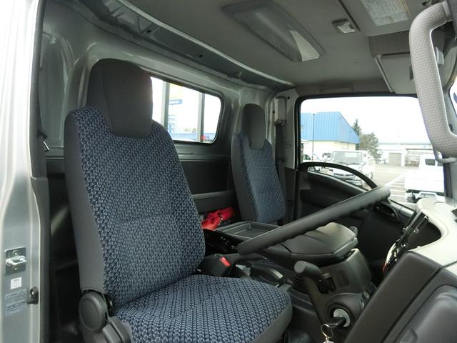 エルフトラック ロングフラットロー ワイド 4WD 届出済未使用車 荷台内寸 長さ436cm 幅207cm 高さ38cm 木製デッキ LEDヘッドフォグ アルミアオリ 衝突軽減ブレーキ 各部メッキ 三方開 電格ミラー リヤゲートチェーン(45枚目)