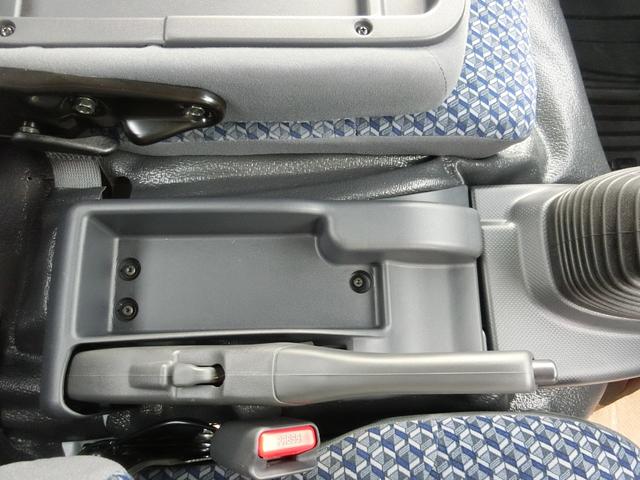 エルフトラック ロングフラットロー ワイド 4WD 届出済未使用車 荷台内寸 長さ436cm 幅207cm 高さ38cm 木製デッキ LEDヘッドフォグ アルミアオリ 衝突軽減ブレーキ 各部メッキ 三方開 電格ミラー リヤゲートチェーン(48枚目)