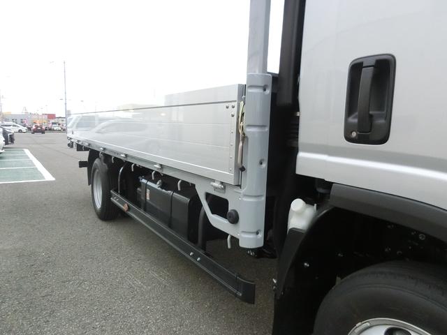エルフトラック ロングフラットロー ワイド 4WD 届出済未使用車 荷台内寸 長さ436cm 幅207cm 高さ38cm 木製デッキ LEDヘッドフォグ アルミアオリ 衝突軽減ブレーキ 各部メッキ 三方開 電格ミラー リヤゲートチェーン(51枚目)