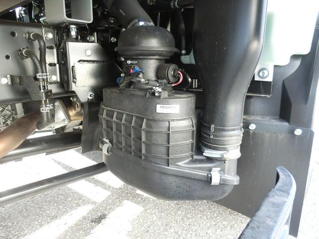 エルフトラック ロングフラットロー ワイド 4WD 届出済未使用車 荷台内寸 長さ436cm 幅207cm 高さ38cm 木製デッキ LEDヘッドフォグ アルミアオリ 衝突軽減ブレーキ 各部メッキ 三方開 電格ミラー リヤゲートチェーン(59枚目)