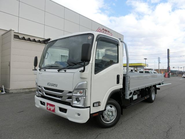 エルフトラック ロングフルフラットロー　ワイド　４ＷＤ　未使用　スムーサー　荷台内寸　長さ４３６ｃｍ　幅２０７ｃｍ　高さ３８ｃｍ　バックカメラ　木製デッキ　ＬＥＤヘッドフォグ　アルミアオリ　衝突軽減ブレーキ　電格ミラー　リヤゲートチェーン（12枚目）