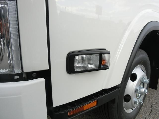 エルフトラック ロングフルフラットロー　ワイド　４ＷＤ　未使用　スムーサー　荷台内寸　長さ４３６ｃｍ　幅２０７ｃｍ　高さ３８ｃｍ　バックカメラ　木製デッキ　ＬＥＤヘッドフォグ　アルミアオリ　衝突軽減ブレーキ　電格ミラー　リヤゲートチェーン（36枚目）