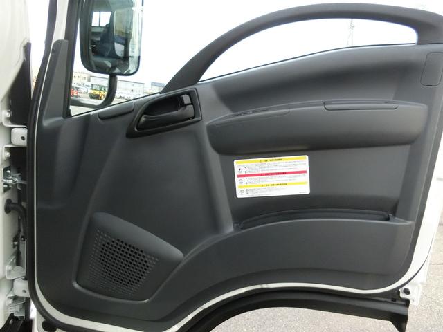 エルフトラック ロングフルフラットロー　ワイド　４ＷＤ　未使用　スムーサー　荷台内寸　長さ４３６ｃｍ　幅２０７ｃｍ　高さ３８ｃｍ　バックカメラ　木製デッキ　ＬＥＤヘッドフォグ　アルミアオリ　衝突軽減ブレーキ　電格ミラー　リヤゲートチェーン（40枚目）