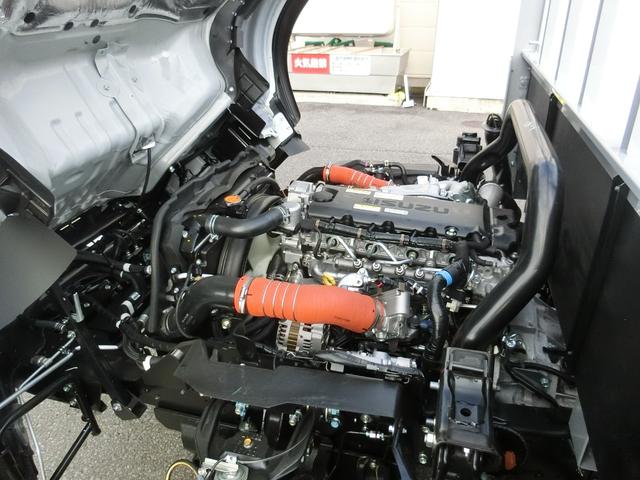 エルフトラック ロングフルフラットロー　ワイド　４ＷＤ　未使用　スムーサー　荷台内寸　長さ４３６ｃｍ　幅２０７ｃｍ　高さ３８ｃｍ　バックカメラ　木製デッキ　ＬＥＤヘッドフォグ　アルミアオリ　衝突軽減ブレーキ　電格ミラー　リヤゲートチェーン（46枚目）