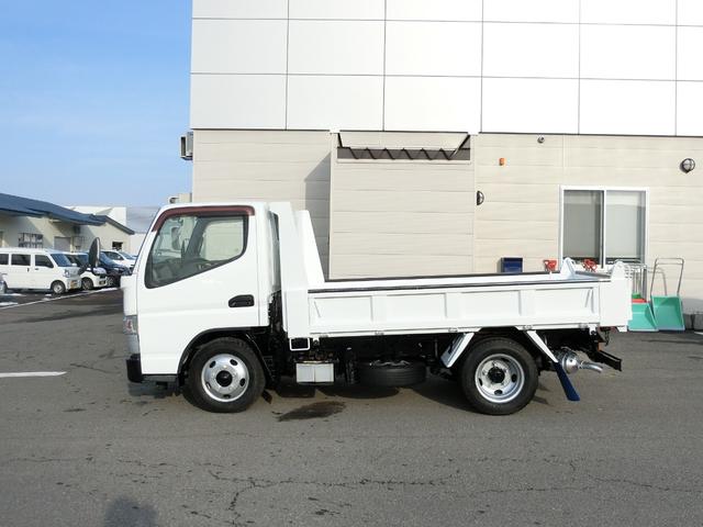 キャンター 全低床ダンプ　３ｔ　ＡＴ　荷台内寸　長さ３０５ｃｍ　幅１５９ｃｍ　高さ３８ｃｍ　新明和ＤＲ２－０１１０ＳＹ　レベライザー　リヤマッドガード　ＥＴＣ　オールシーズンタイヤ　アオリガード（5枚目）