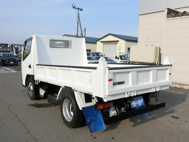 キャンター 全低床ダンプ　３ｔ　ＡＴ　荷台内寸　長さ３０５ｃｍ　幅１５９ｃｍ　高さ３８ｃｍ　新明和ＤＲ２－０１１０ＳＹ　レベライザー　リヤマッドガード　ＥＴＣ　オールシーズンタイヤ　アオリガード（6枚目）