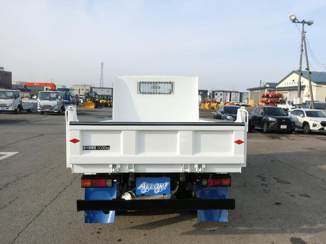 キャンター 全低床ダンプ　３ｔ　ＡＴ　荷台内寸　長さ３０５ｃｍ　幅１５９ｃｍ　高さ３８ｃｍ　新明和ＤＲ２－０１１０ＳＹ　レベライザー　リヤマッドガード　ＥＴＣ　オールシーズンタイヤ　アオリガード（7枚目）