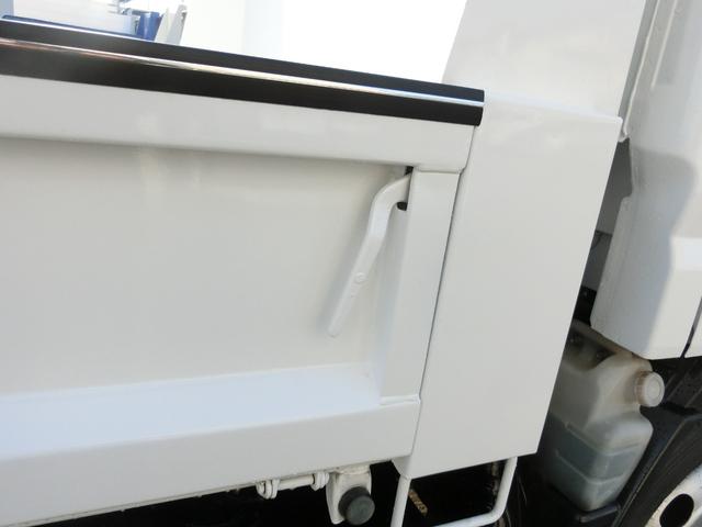 キャンター 全低床ダンプ　３ｔ　ＡＴ　荷台内寸　長さ３０５ｃｍ　幅１５９ｃｍ　高さ３８ｃｍ　新明和ＤＲ２－０１１０ＳＹ　レベライザー　リヤマッドガード　ＥＴＣ　オールシーズンタイヤ　アオリガード（10枚目）