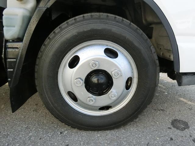 キャンター 全低床ダンプ　３ｔ　ＡＴ　荷台内寸　長さ３０５ｃｍ　幅１５９ｃｍ　高さ３８ｃｍ　新明和ＤＲ２－０１１０ＳＹ　レベライザー　リヤマッドガード　ＥＴＣ　オールシーズンタイヤ　アオリガード（16枚目）