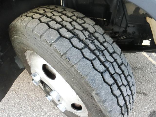 キャンター 全低床ダンプ　３ｔ　ＡＴ　荷台内寸　長さ３０５ｃｍ　幅１５９ｃｍ　高さ３８ｃｍ　新明和ＤＲ２－０１１０ＳＹ　レベライザー　リヤマッドガード　ＥＴＣ　オールシーズンタイヤ　アオリガード（17枚目）