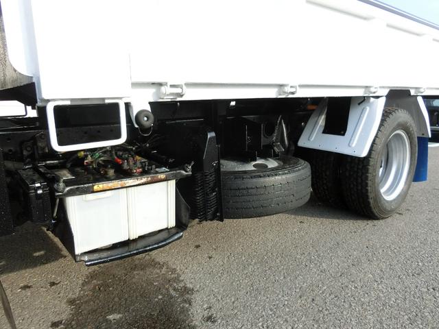 キャンター 全低床ダンプ　３ｔ　ＡＴ　荷台内寸　長さ３０５ｃｍ　幅１５９ｃｍ　高さ３８ｃｍ　新明和ＤＲ２－０１１０ＳＹ　レベライザー　リヤマッドガード　ＥＴＣ　オールシーズンタイヤ　アオリガード（21枚目）