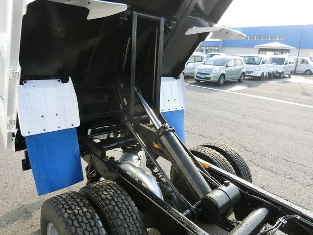 キャンター 全低床ダンプ　３ｔ　ＡＴ　荷台内寸　長さ３０５ｃｍ　幅１５９ｃｍ　高さ３８ｃｍ　新明和ＤＲ２－０１１０ＳＹ　レベライザー　リヤマッドガード　ＥＴＣ　オールシーズンタイヤ　アオリガード（24枚目）