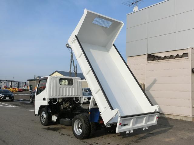 キャンター 全低床ダンプ　３ｔ　ＡＴ　荷台内寸　長さ３０５ｃｍ　幅１５９ｃｍ　高さ３８ｃｍ　新明和ＤＲ２－０１１０ＳＹ　レベライザー　リヤマッドガード　ＥＴＣ　オールシーズンタイヤ　アオリガード（28枚目）