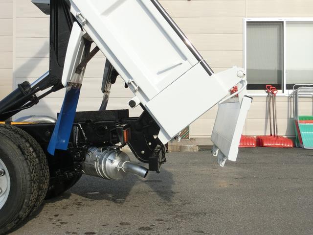 キャンター 全低床ダンプ　３ｔ　ＡＴ　荷台内寸　長さ３０５ｃｍ　幅１５９ｃｍ　高さ３８ｃｍ　新明和ＤＲ２－０１１０ＳＹ　レベライザー　リヤマッドガード　ＥＴＣ　オールシーズンタイヤ　アオリガード（29枚目）