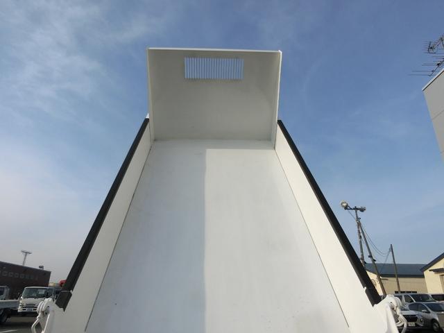 キャンター 全低床ダンプ　３ｔ　ＡＴ　荷台内寸　長さ３０５ｃｍ　幅１５９ｃｍ　高さ３８ｃｍ　新明和ＤＲ２－０１１０ＳＹ　レベライザー　リヤマッドガード　ＥＴＣ　オールシーズンタイヤ　アオリガード（30枚目）