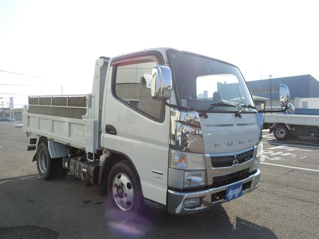 キャンター 全低床ダンプ　カスタム　３ｔ　Ｆ５　内寸　長さ３０５ｃｍ　幅１５９ｃｍ　高さ３７ｃｍ　フルセグメモリーナビ　レーンアシスト　キーレス　ＣＤ　ＵＳＢ　Ｂｌｕｅｔｏｏｔｈ　メッキバンパーグリルコーナーパネルサイドミラー（3枚目）