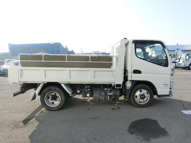 キャンター 全低床ダンプ　カスタム　３ｔ　Ｆ５　内寸　長さ３０５ｃｍ　幅１５９ｃｍ　高さ３７ｃｍ　フルセグメモリーナビ　レーンアシスト　キーレス　ＣＤ　ＵＳＢ　Ｂｌｕｅｔｏｏｔｈ　メッキバンパーグリルコーナーパネルサイドミラー（4枚目）