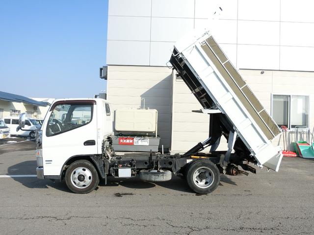キャンター 全低床ダンプ　カスタム　３ｔ　Ｆ５　内寸　長さ３０５ｃｍ　幅１５９ｃｍ　高さ３７ｃｍ　フルセグメモリーナビ　レーンアシスト　キーレス　ＣＤ　ＵＳＢ　Ｂｌｕｅｔｏｏｔｈ　メッキバンパーグリルコーナーパネルサイドミラー（9枚目）