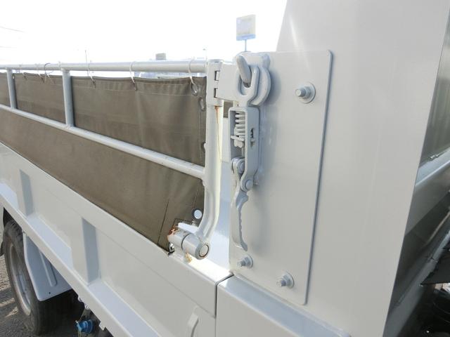 キャンター 全低床ダンプ　カスタム　３ｔ　Ｆ５　内寸　長さ３０５ｃｍ　幅１５９ｃｍ　高さ３７ｃｍ　フルセグメモリーナビ　レーンアシスト　キーレス　ＣＤ　ＵＳＢ　Ｂｌｕｅｔｏｏｔｈ　メッキバンパーグリルコーナーパネルサイドミラー（15枚目）