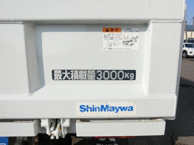 キャンター 全低床ダンプ　カスタム　３ｔ　Ｆ５　内寸　長さ３０５ｃｍ　幅１５９ｃｍ　高さ３７ｃｍ　フルセグメモリーナビ　レーンアシスト　キーレス　ＣＤ　ＵＳＢ　Ｂｌｕｅｔｏｏｔｈ　メッキバンパーグリルコーナーパネルサイドミラー（16枚目）
