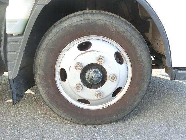 キャンター 全低床ダンプ　カスタム　３ｔ　Ｆ５　内寸　長さ３０５ｃｍ　幅１５９ｃｍ　高さ３７ｃｍ　フルセグメモリーナビ　レーンアシスト　キーレス　ＣＤ　ＵＳＢ　Ｂｌｕｅｔｏｏｔｈ　メッキバンパーグリルコーナーパネルサイドミラー（22枚目）