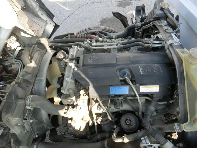 キャンター 全低床ダンプ　カスタム　３ｔ　Ｆ５　内寸　長さ３０５ｃｍ　幅１５９ｃｍ　高さ３７ｃｍ　フルセグメモリーナビ　レーンアシスト　キーレス　ＣＤ　ＵＳＢ　Ｂｌｕｅｔｏｏｔｈ　メッキバンパーグリルコーナーパネルサイドミラー（32枚目）