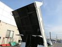 全低床ダンプ　３ｔ　ＡＴ　荷台内寸　長さ３０５ｃｍ　幅１５９ｃｍ　高さ３８ｃｍ　新明和ＤＲ２－０１１０ＳＹ　レベライザー　リヤマッドガード　ＥＴＣ　オールシーズンタイヤ　アオリガード（27枚目）