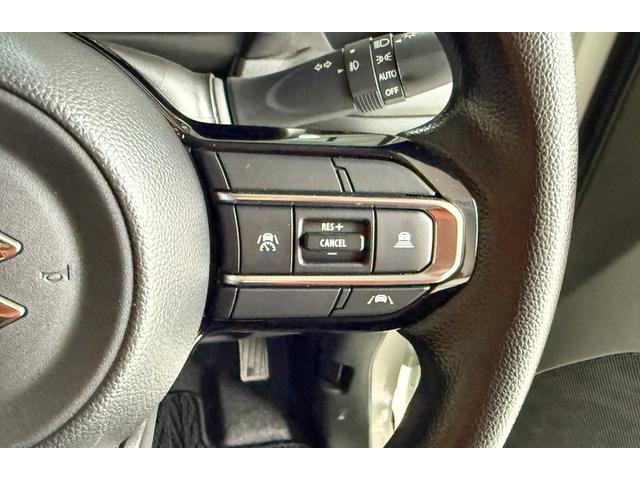 �N���[�Y�R���g���[���@�\���������H���ŃA�N�Z���𓥂ݑ����Ȃ��Ă��Z�b�g�������x���ێ����Ă����@�\�ł���