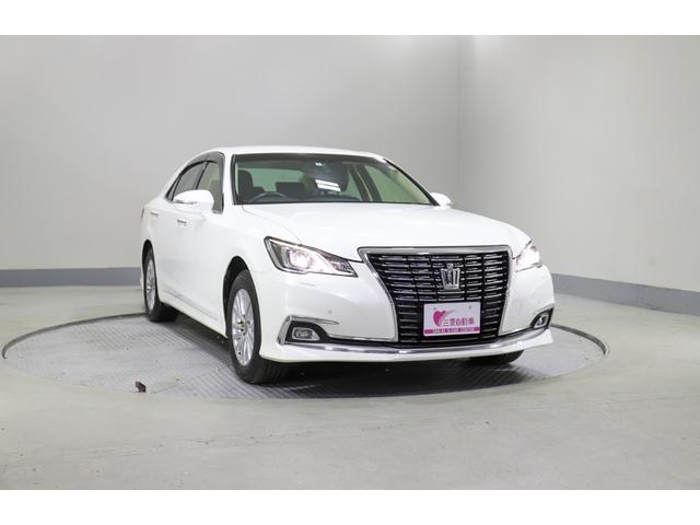 クラウン ロイヤルサルーンＧ　ｉ－Ｆｏｕｒ　４ＷＤ　純正ナビ　フルセグ　バックカメラ　ＥＴＣ　横滑り防止　オートハイビーム　クルコン　ＢＳＭ　シートメモリー　ヒーターミラー　全席レザーシートカバー　純正アルミホイール（5枚目）