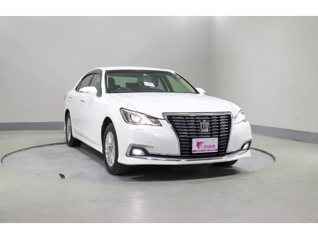 クラウン ロイヤルサルーンＧ　ｉ－Ｆｏｕｒ　４ＷＤ　純正ナビ　フルセグ　バックカメラ　ＥＴＣ　横滑り防止　オートハイビーム　クルコン　ＢＳＭ　シートメモリー　ヒーターミラー　全席レザーシートカバー　純正アルミホイール（6枚目）