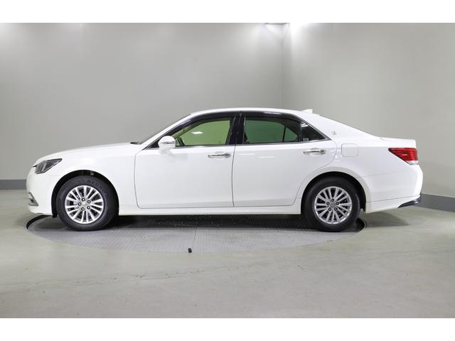 クラウン ロイヤルサルーンＧ　ｉ－Ｆｏｕｒ　４ＷＤ　純正ナビ　フルセグ　バックカメラ　ＥＴＣ　横滑り防止　オートハイビーム　クルコン　ＢＳＭ　シートメモリー　ヒーターミラー　全席レザーシートカバー　純正アルミホイール（15枚目）