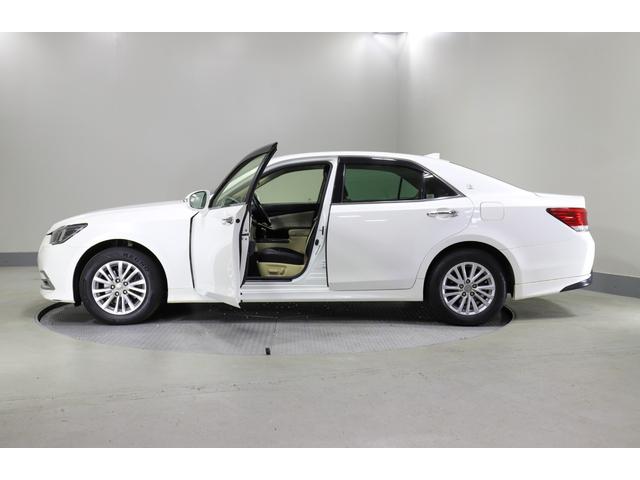 クラウン ロイヤルサルーンＧ　ｉ－Ｆｏｕｒ　４ＷＤ　純正ナビ　フルセグ　バックカメラ　ＥＴＣ　横滑り防止　オートハイビーム　クルコン　ＢＳＭ　シートメモリー　ヒーターミラー　全席レザーシートカバー　純正アルミホイール（16枚目）