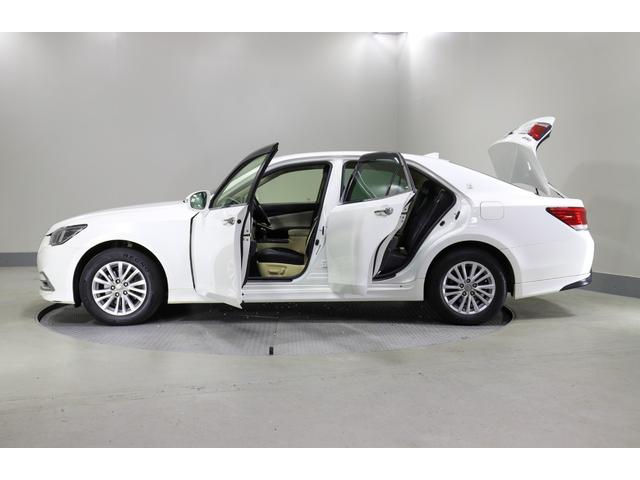 クラウン ロイヤルサルーンＧ　ｉ－Ｆｏｕｒ　４ＷＤ　純正ナビ　フルセグ　バックカメラ　ＥＴＣ　横滑り防止　オートハイビーム　クルコン　ＢＳＭ　シートメモリー　ヒーターミラー　全席レザーシートカバー　純正アルミホイール（18枚目）